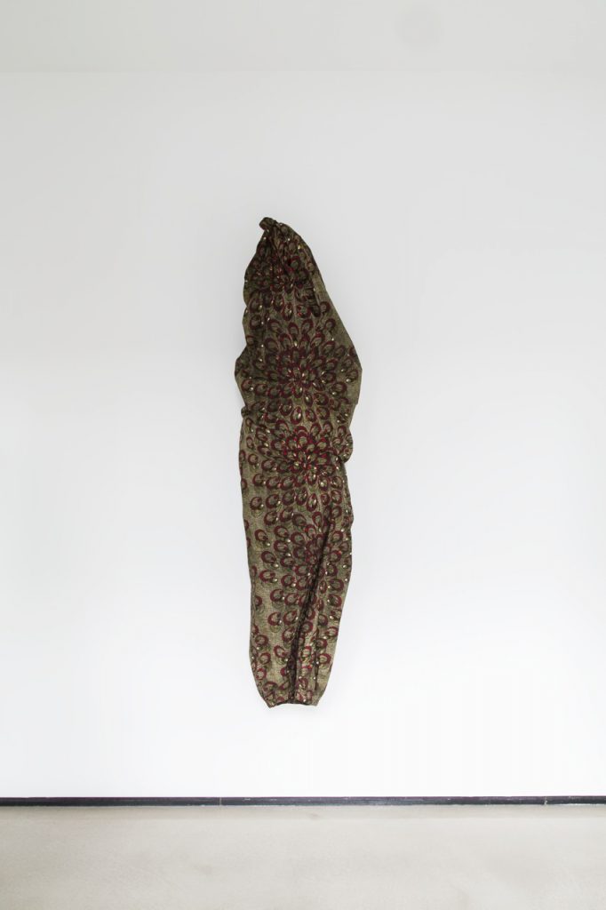 textiles | tela y malla metálica | 160 x 50 cm | 2013