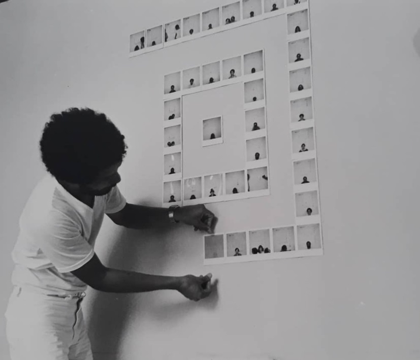 Pedro Terán. Polaroid performance. Galería de Arte Nacional, Caracas, 1980. Foto: Carlos Germán Rojas